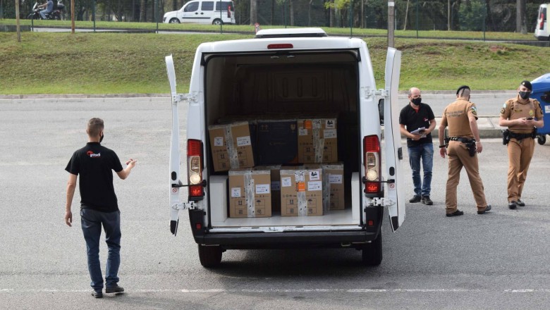 Com 303 mil novas vacinas, Estado retoma aplica&ccedil;&atilde;o com 1&ordf; dose; distribui&ccedil;&atilde;o come&ccedil;a nesta ter&ccedil;a