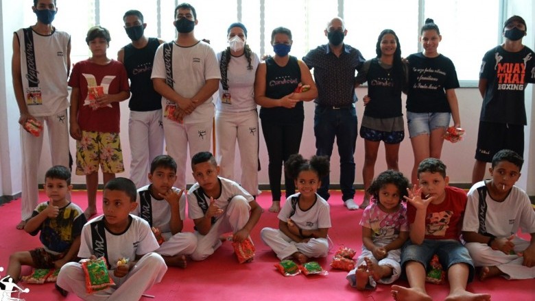 PARANAGU&Aacute;: SESPOR oferece aulas gratuitas de capoeira no Jardim Igua&ccedil;u