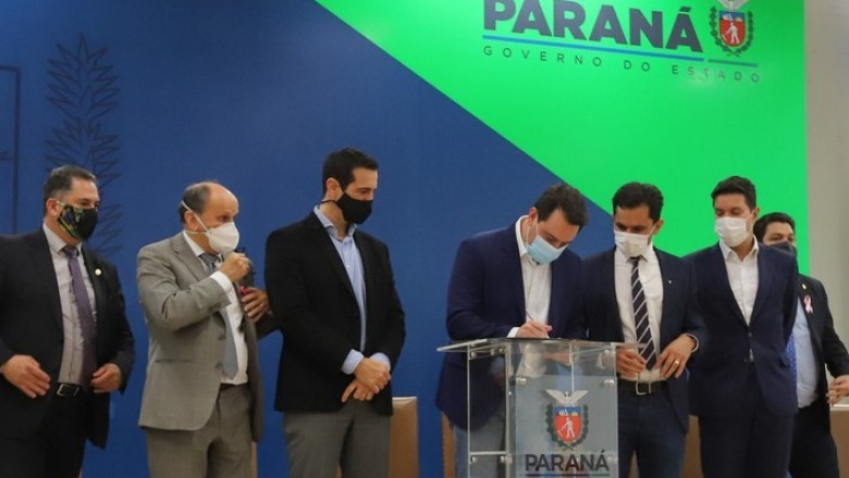 Governador sanciona lei que implementa opção pela educação domiciliar no Paraná