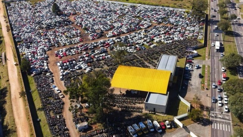 Detran realiza leilão de 3.068 veículos para reaproveitamento de peças