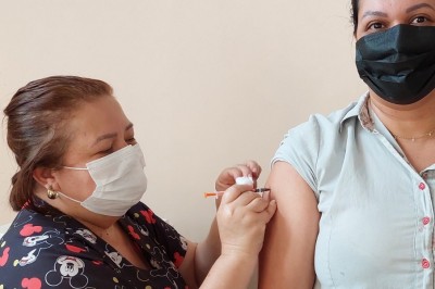 Dose de reforço será aplicada com cinco meses de intervalo após a segunda dose
