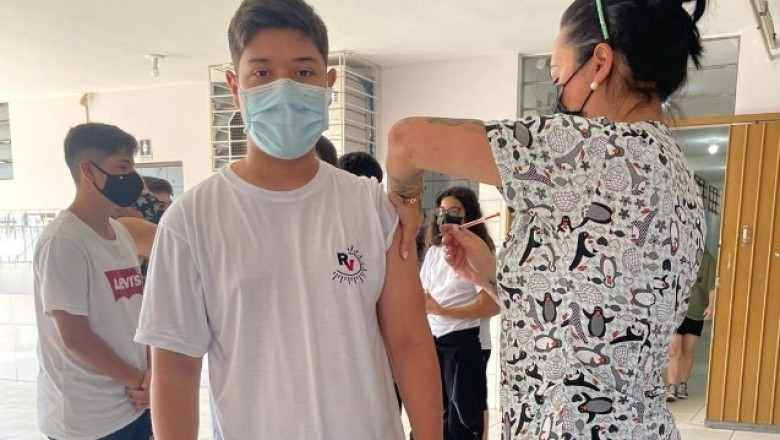 Equipe itinerante leva vacina nas escolas de Paranaguá para adolescentes a partir dos 12 anos