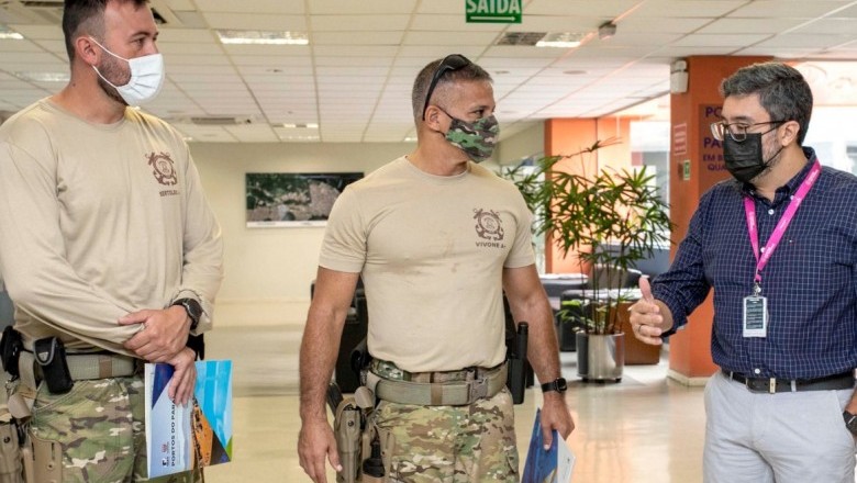 PF entrega certificados de habilitação para embarcações públicas a guardas portuários