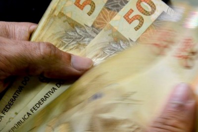 Caixa paga Auxílio Brasil a beneficiários com NIS final 9