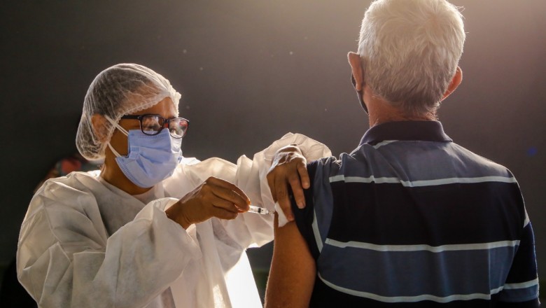 Pessoas com 50 anos ou mais poder&atilde;o se vacinar com a quarta dose contra a Covid-19