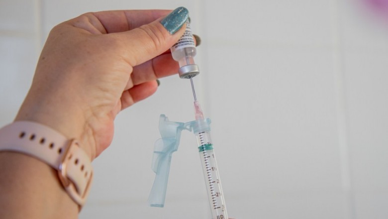 Pessoas com 40 anos ou mais poder&atilde;o receber a quarta dose contra a Covid-19 em Paranagu&aacute;