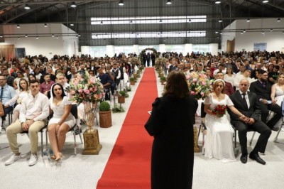 Casamento coletivo une 170 casais em Paranaguá