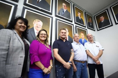 Galeria de Prefeitos é exposta na Sala de Reuniões da Prefeitura de Paranaguá