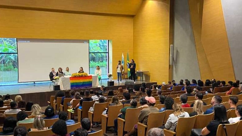Cidadania e direitos LGBTQIA+ são discutidos em evento que debateu a não violência em Paranaguá