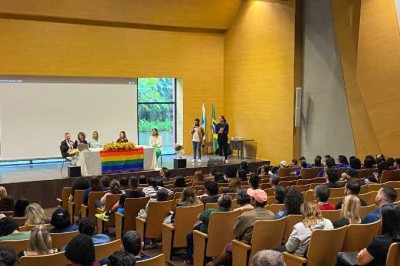 Cidadania e direitos LGBTQIA+ são discutidos em evento que debateu a não violência em Paranaguá