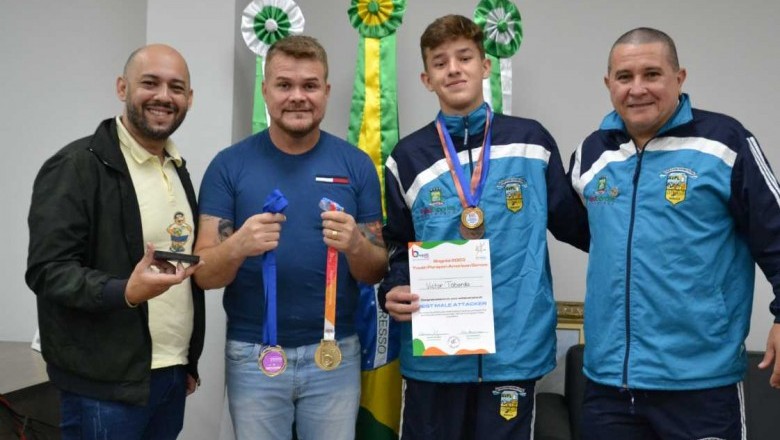 Prefeito Marcelo Roque recebe paratleta bolsista, Victor Hugo Taborda, campeão dos Jogos Parapanamericanos de Jovens
