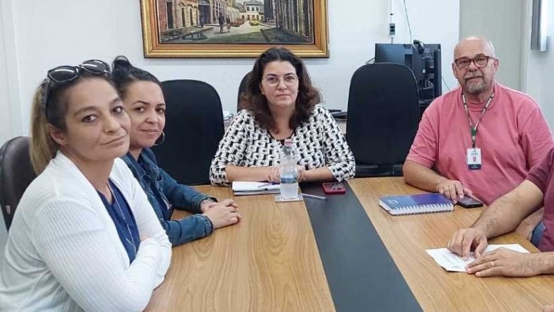 PARANAGUÁ: Reunião na Secretaria Municipal de Saúde discute gripe aviária H5N1