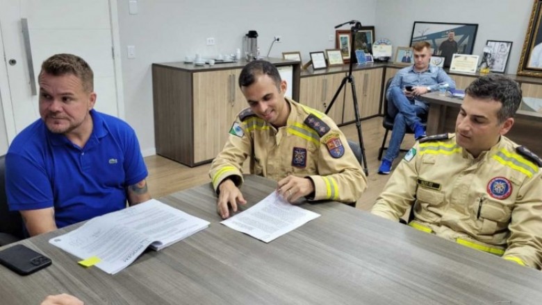 Prefeito Marcelo Roque assina adesão ao Termo de Cooperação Técnica para retorno do Siate em Paranaguá