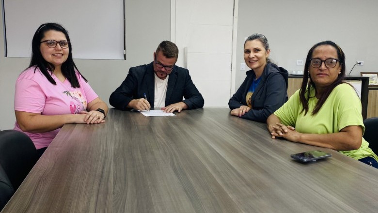 Prefeito assina renovação de Utilidade Pública do Instituto Peito Aberto