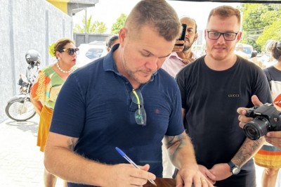 Prefeito Marcelo Roque assina ordem de serviço para pavimentação de ruas no Jardim Jacarandá e no Ouro Fino