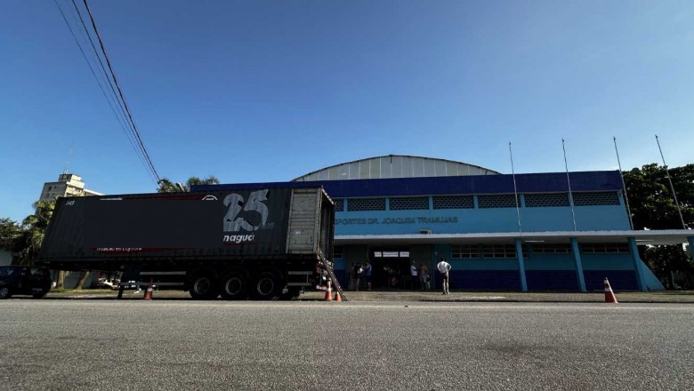 Toneladas de esperança: primeiro contêiner de donativos é carregado em Paranaguá 