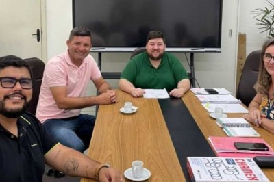 Vereador Aldo Neves participa de uma reunião com a Secretária da Saúde de Paranaguá Patricia Muzetti 